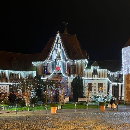 Le Deauvillais Deauville Exteriör bild