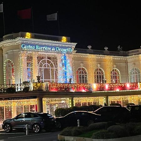 Le Deauvillais Deauville Exteriör bild