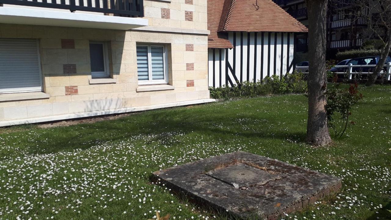 Le Deauvillais Deauville Exteriör bild