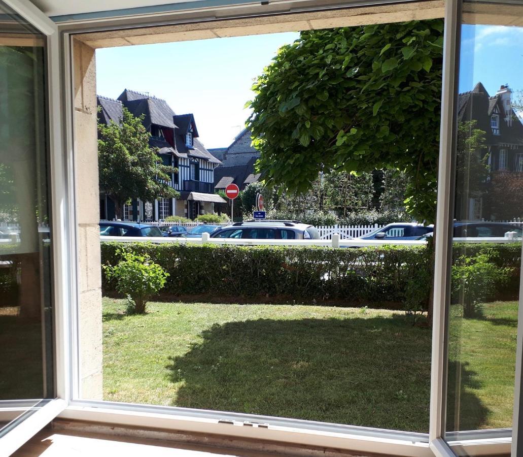 Le Deauvillais Deauville Exteriör bild